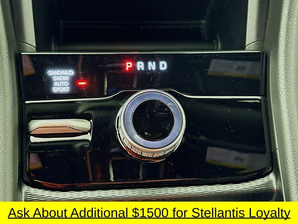 new 2025 Jeep Grand Cherokee car, priced at $47,808