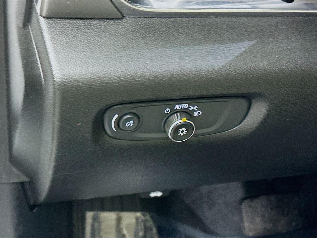 used 2023 Chevrolet Traverse car, priced at $25,503