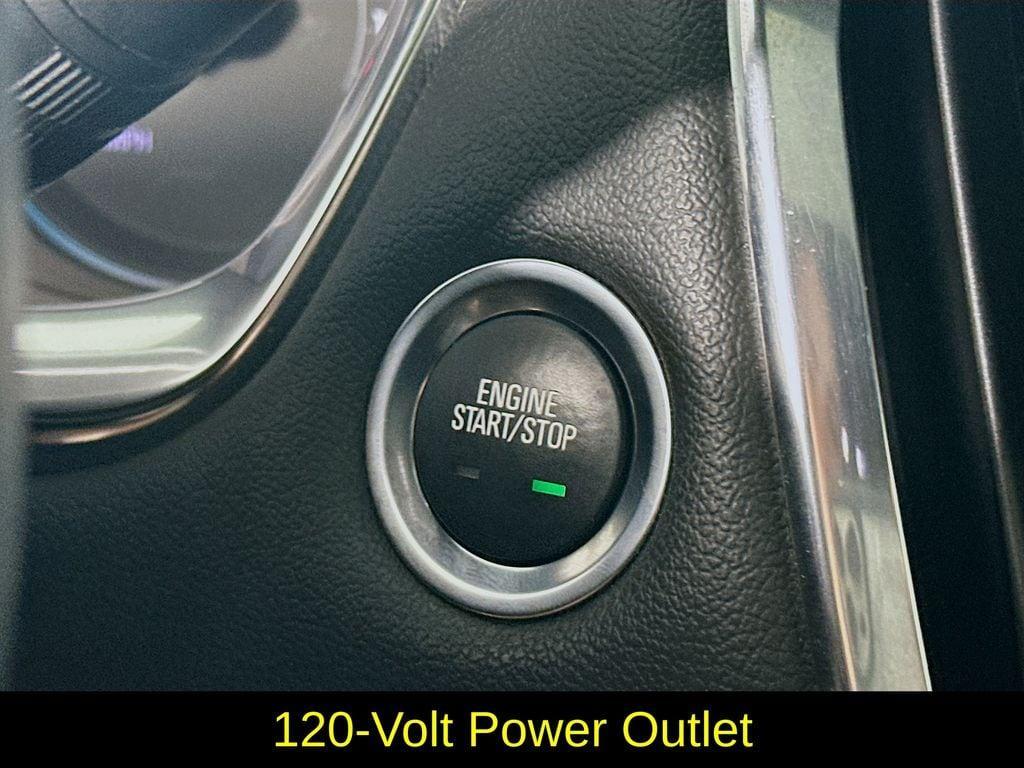 used 2023 Chevrolet Traverse car, priced at $28,059