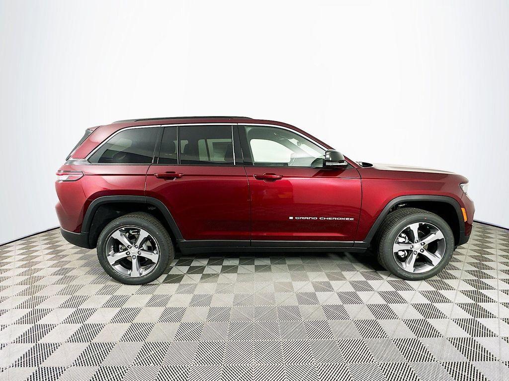 new 2025 Jeep Grand Cherokee car, priced at $47,750