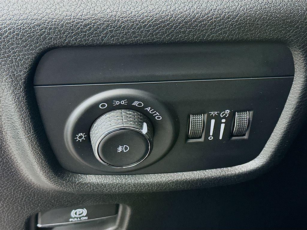 new 2025 Jeep Grand Cherokee car, priced at $47,750