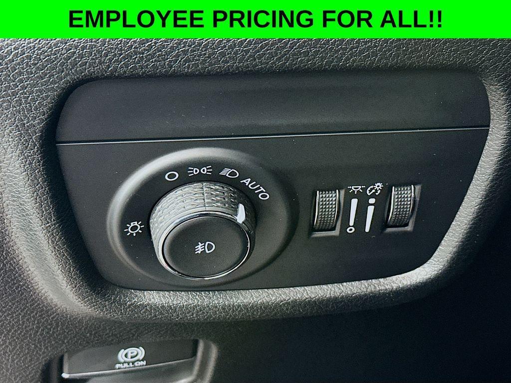 new 2025 Jeep Grand Cherokee car, priced at $47,750