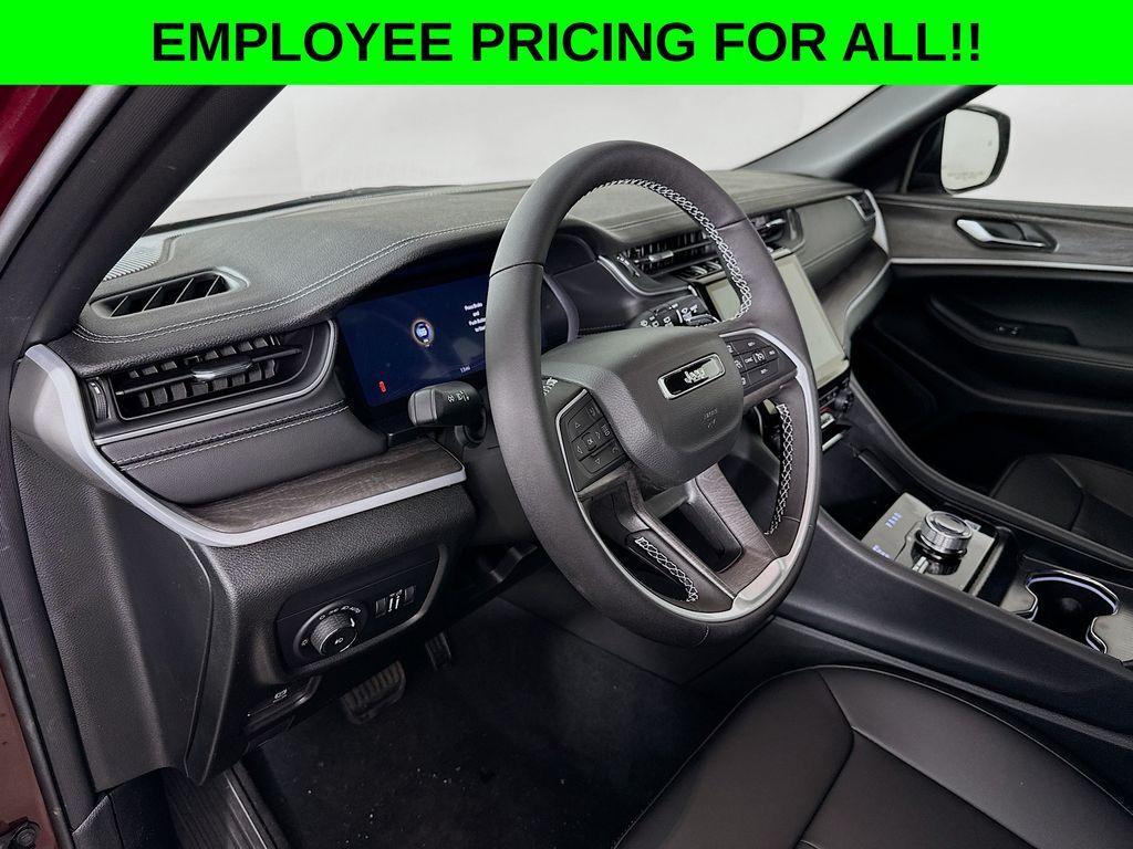 new 2025 Jeep Grand Cherokee car, priced at $47,750