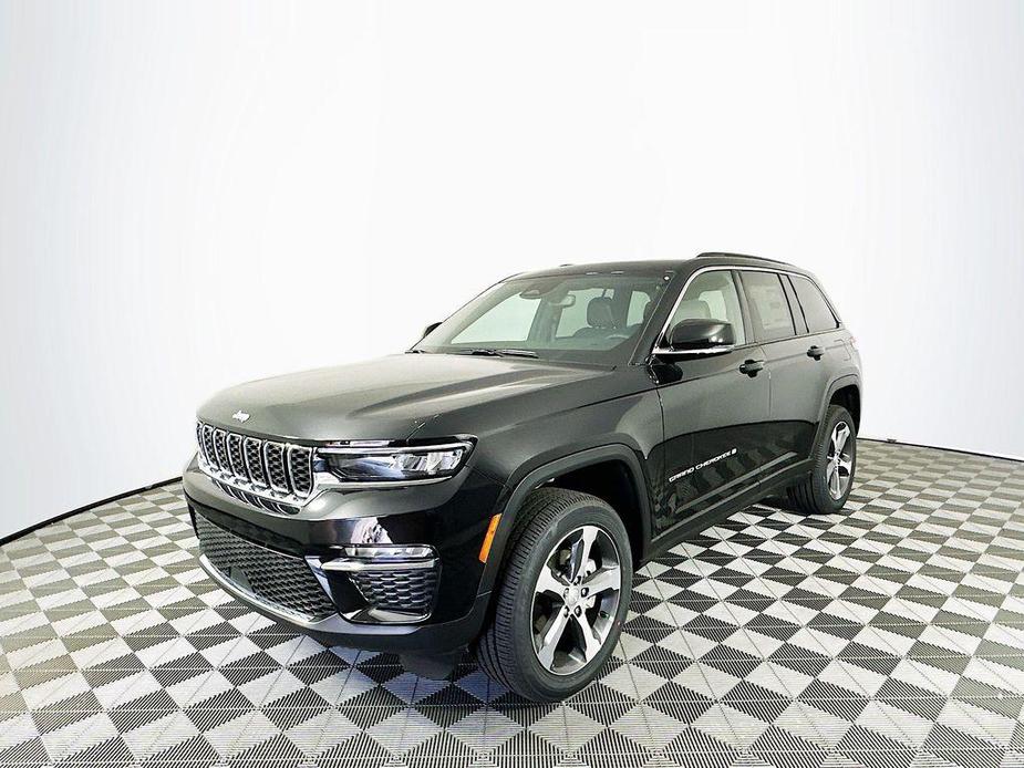 new 2024 Jeep Grand Cherokee car, priced at $44,955