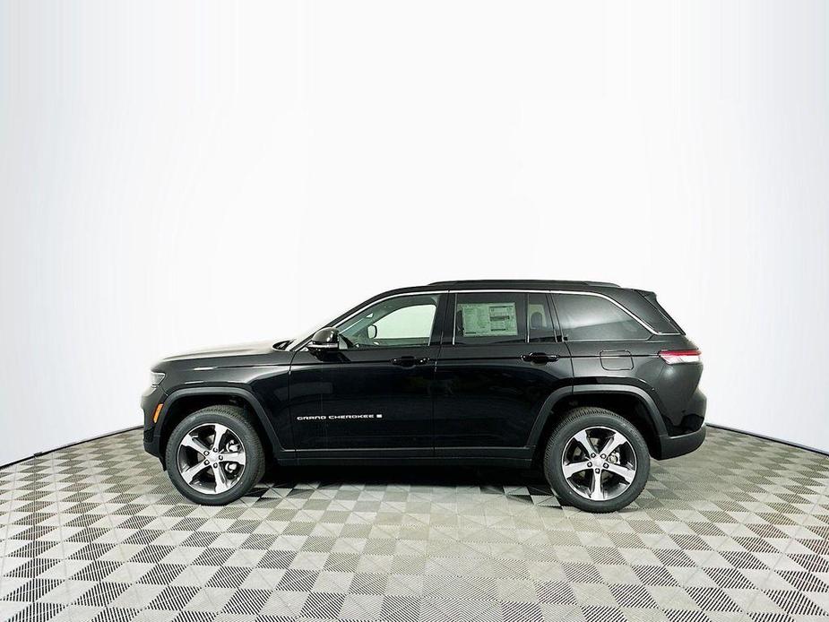 new 2024 Jeep Grand Cherokee car, priced at $44,955