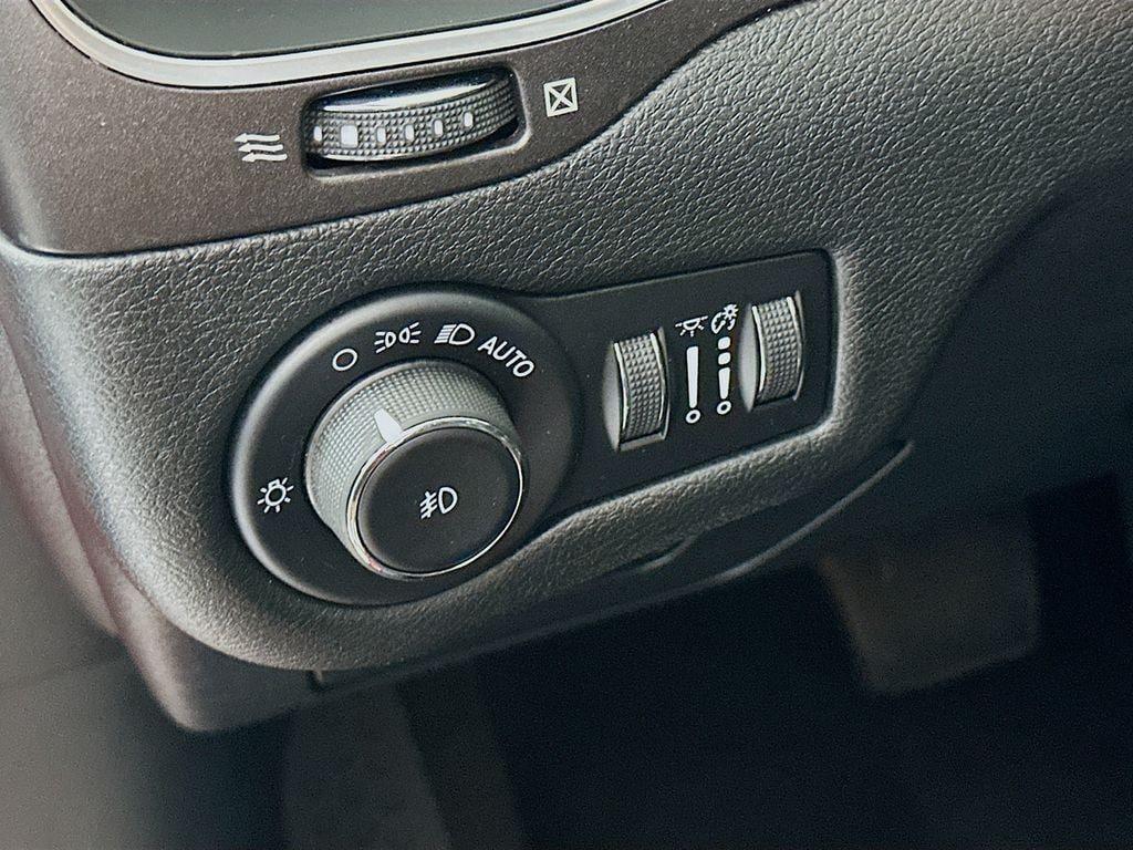 used 2021 Jeep Cherokee car, priced at $22,904