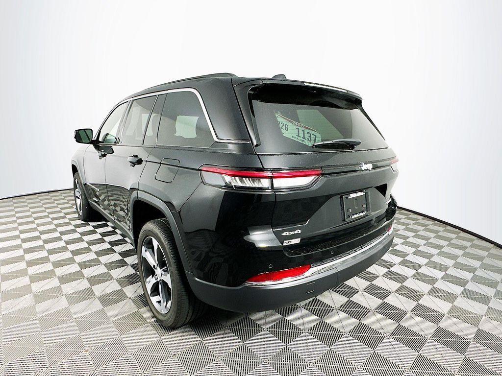 new 2025 Jeep Grand Cherokee car, priced at $46,250