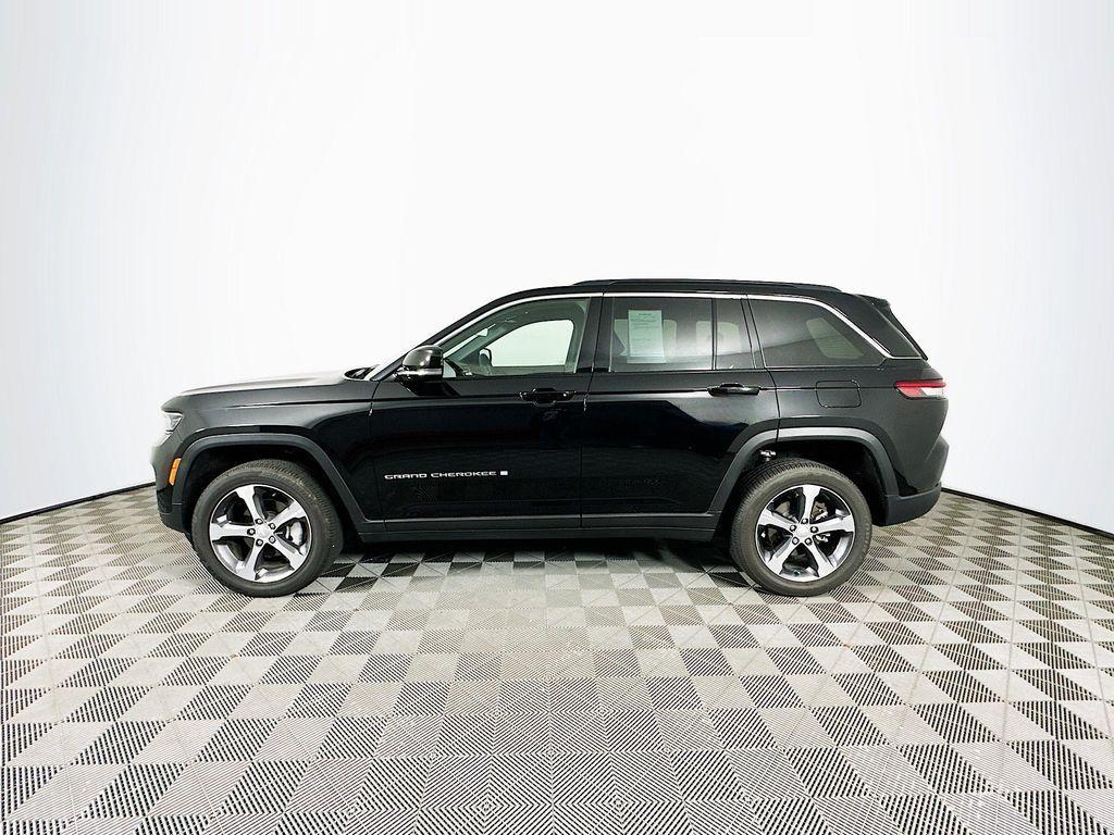 new 2025 Jeep Grand Cherokee car, priced at $46,250
