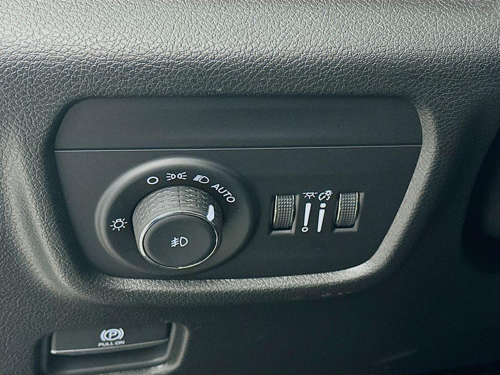 new 2025 Jeep Grand Cherokee car, priced at $46,250