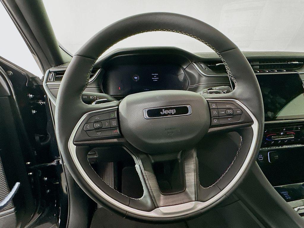 new 2025 Jeep Grand Cherokee car, priced at $46,250