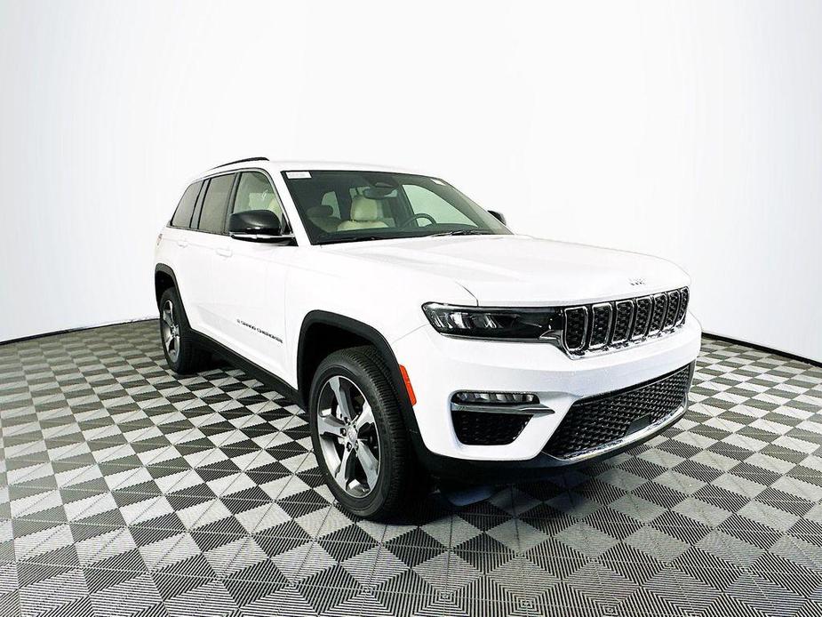 new 2024 Jeep Grand Cherokee car, priced at $41,445