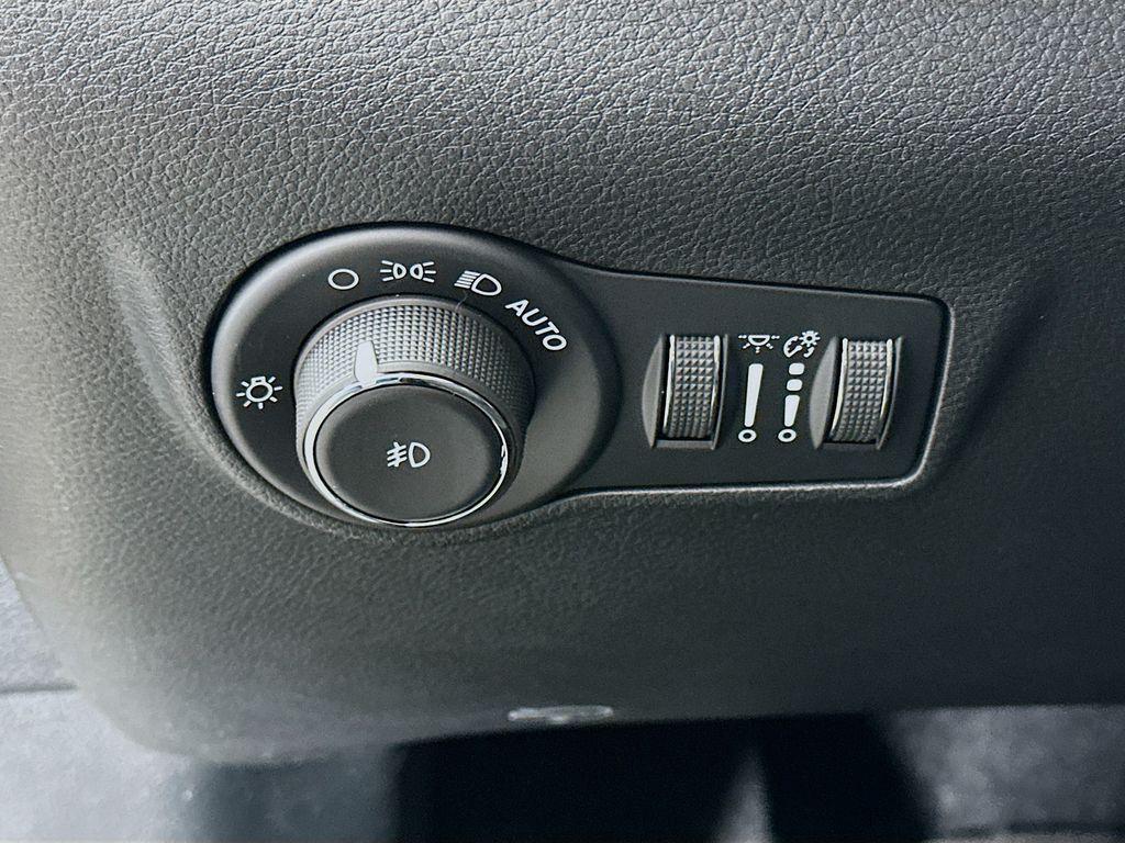 new 2025 Jeep Compass car, priced at $30,985