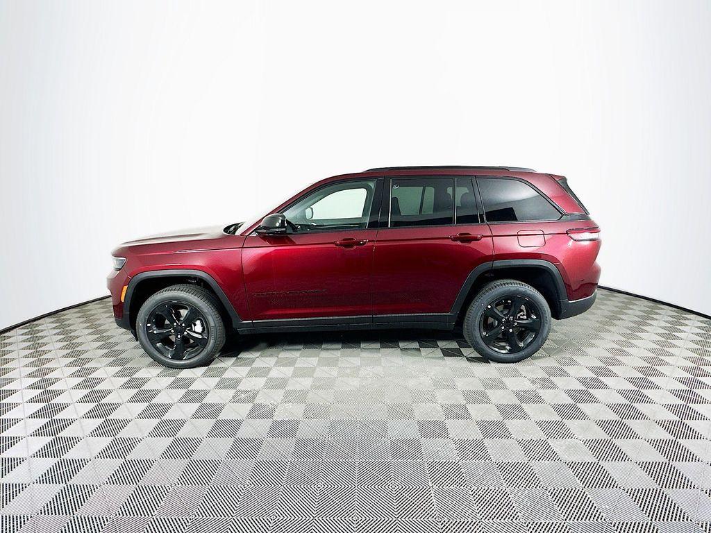 new 2025 Jeep Grand Cherokee car, priced at $45,895