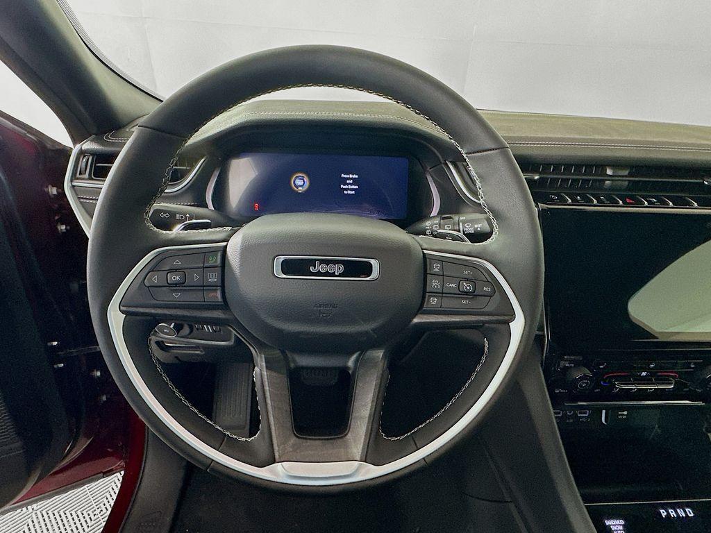new 2025 Jeep Grand Cherokee car, priced at $45,895