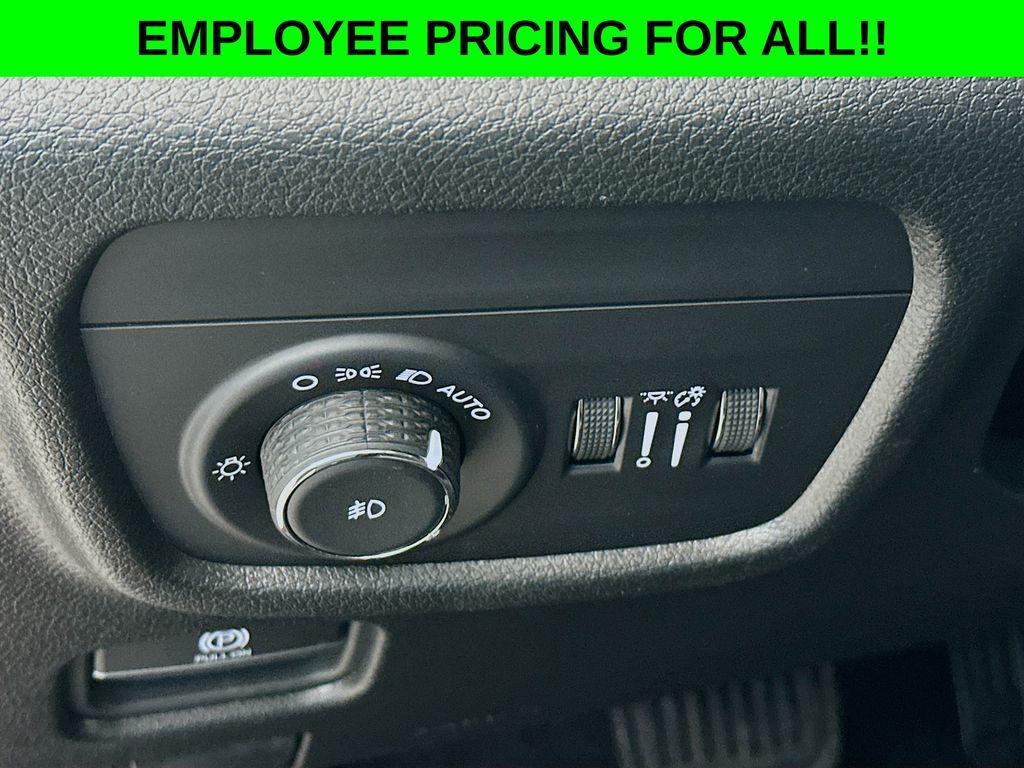 new 2025 Jeep Grand Cherokee car, priced at $48,645