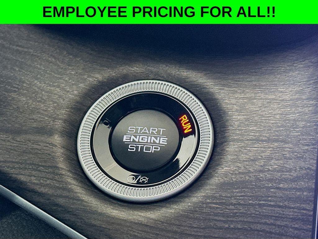 new 2025 Jeep Grand Cherokee car, priced at $48,645