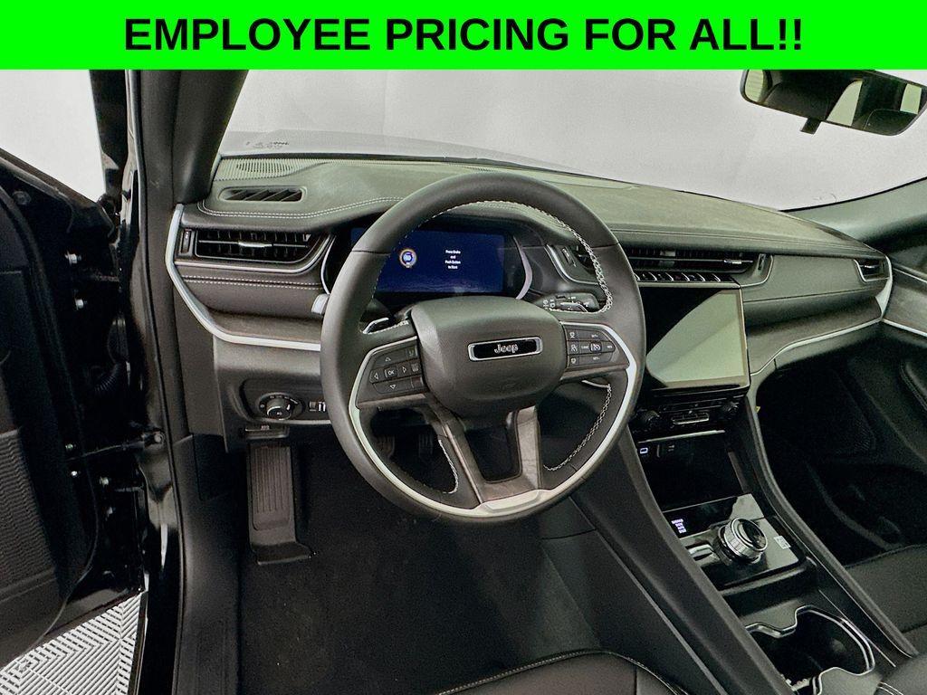 new 2025 Jeep Grand Cherokee car, priced at $47,750