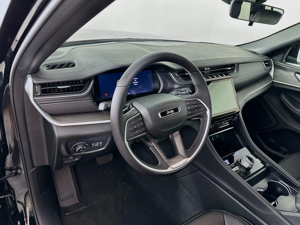 new 2025 Jeep Grand Cherokee car, priced at $41,750