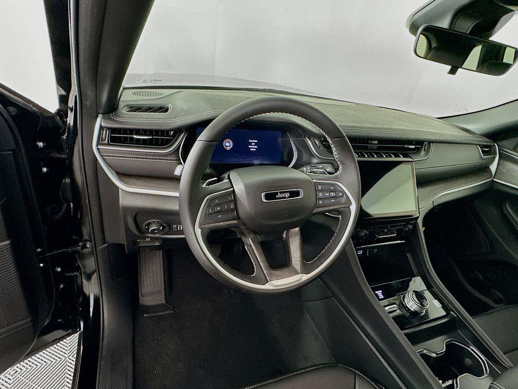new 2025 Jeep Grand Cherokee car, priced at $41,750