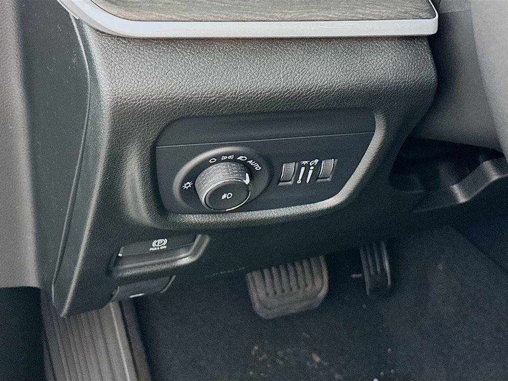 new 2025 Jeep Grand Cherokee car, priced at $41,750