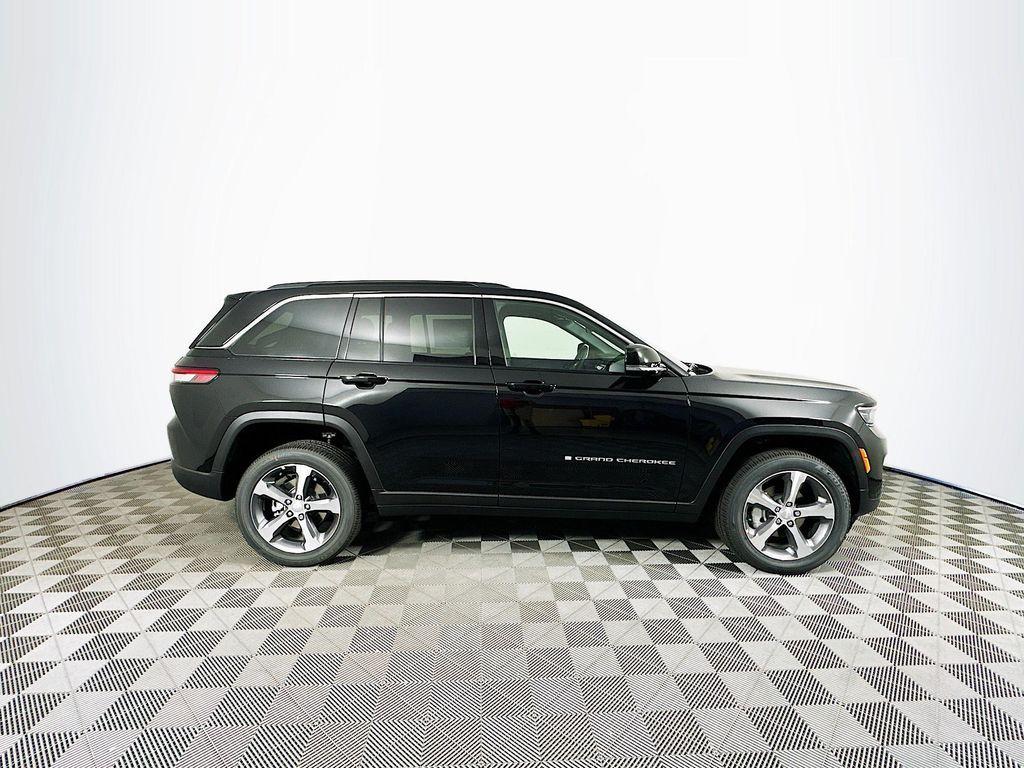 new 2025 Jeep Grand Cherokee car, priced at $41,750