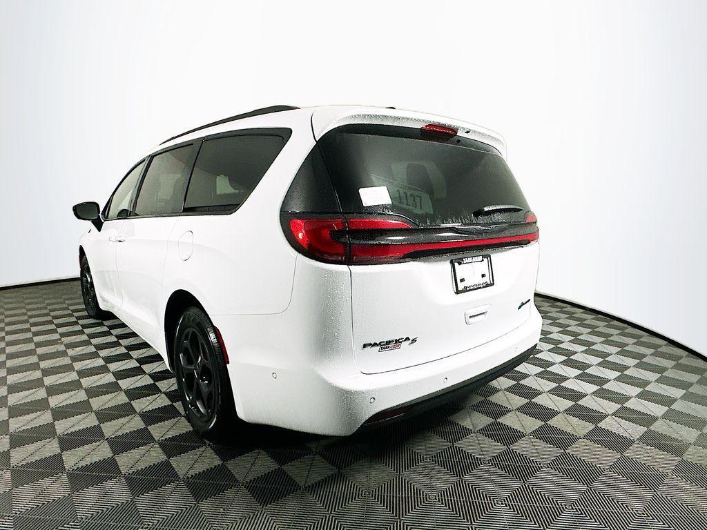 new 2025 Chrysler Pacifica Hybrid car, priced at $41,188