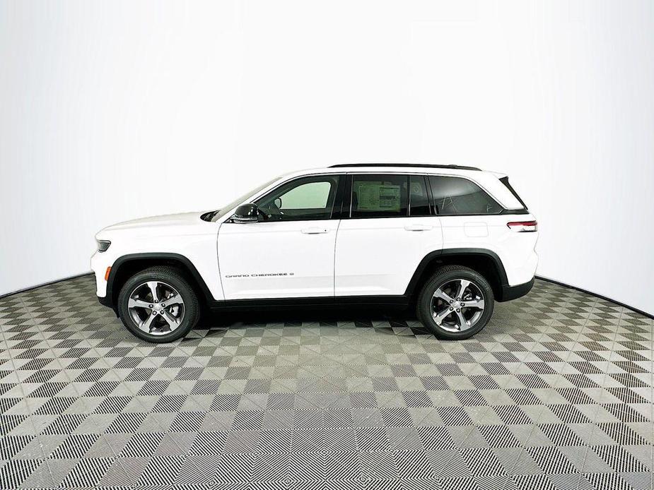 new 2024 Jeep Grand Cherokee car, priced at $44,446