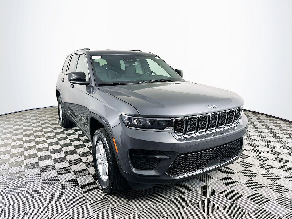 new 2025 Jeep Grand Cherokee car, priced at $40,675