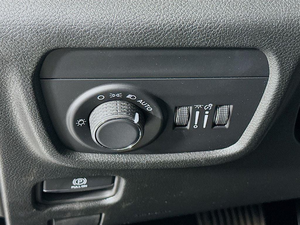 new 2025 Jeep Grand Cherokee car, priced at $40,675