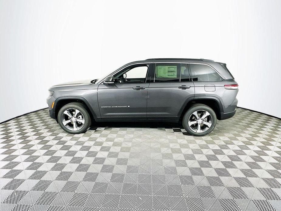 new 2024 Jeep Grand Cherokee car, priced at $44,104