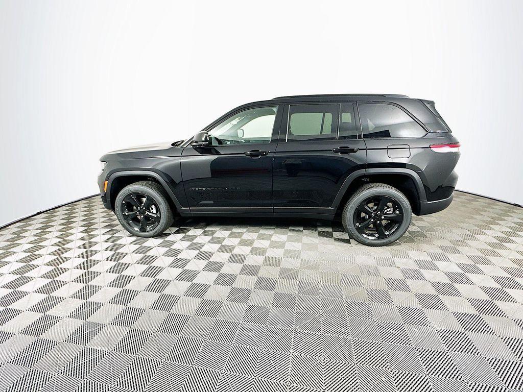new 2025 Jeep Grand Cherokee car, priced at $42,351