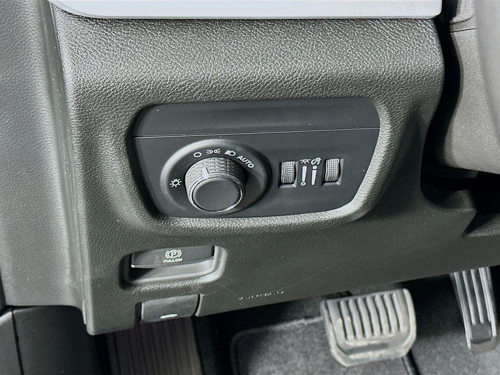 new 2025 Jeep Grand Cherokee car, priced at $42,351