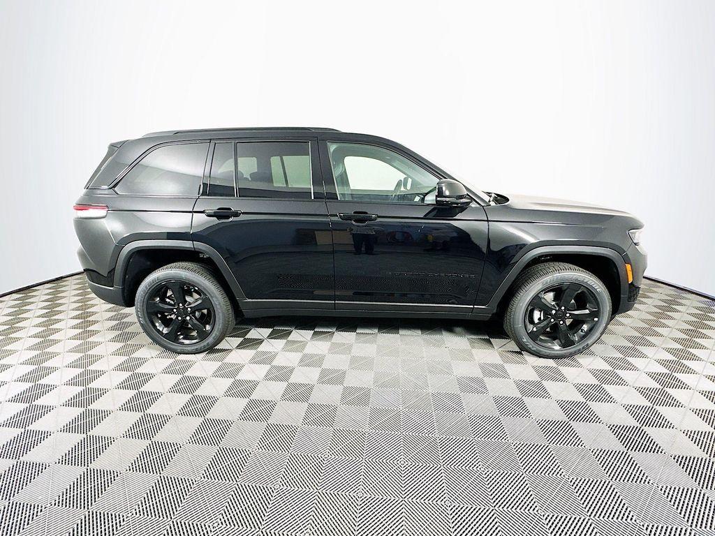 new 2025 Jeep Grand Cherokee car, priced at $42,351