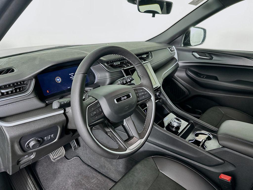 new 2025 Jeep Grand Cherokee car, priced at $42,351