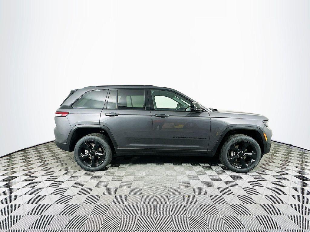 new 2025 Jeep Grand Cherokee car, priced at $41,982