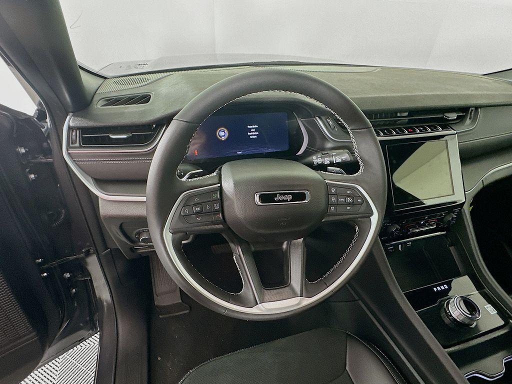 new 2025 Jeep Grand Cherokee car, priced at $41,982