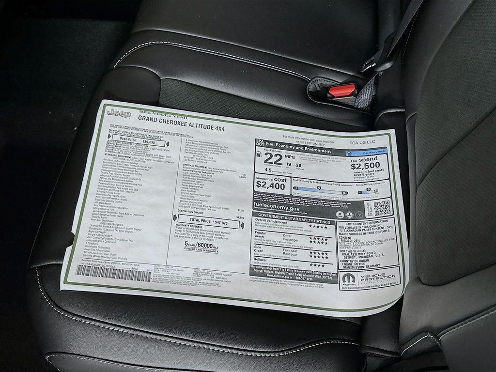 new 2025 Jeep Grand Cherokee car, priced at $41,982
