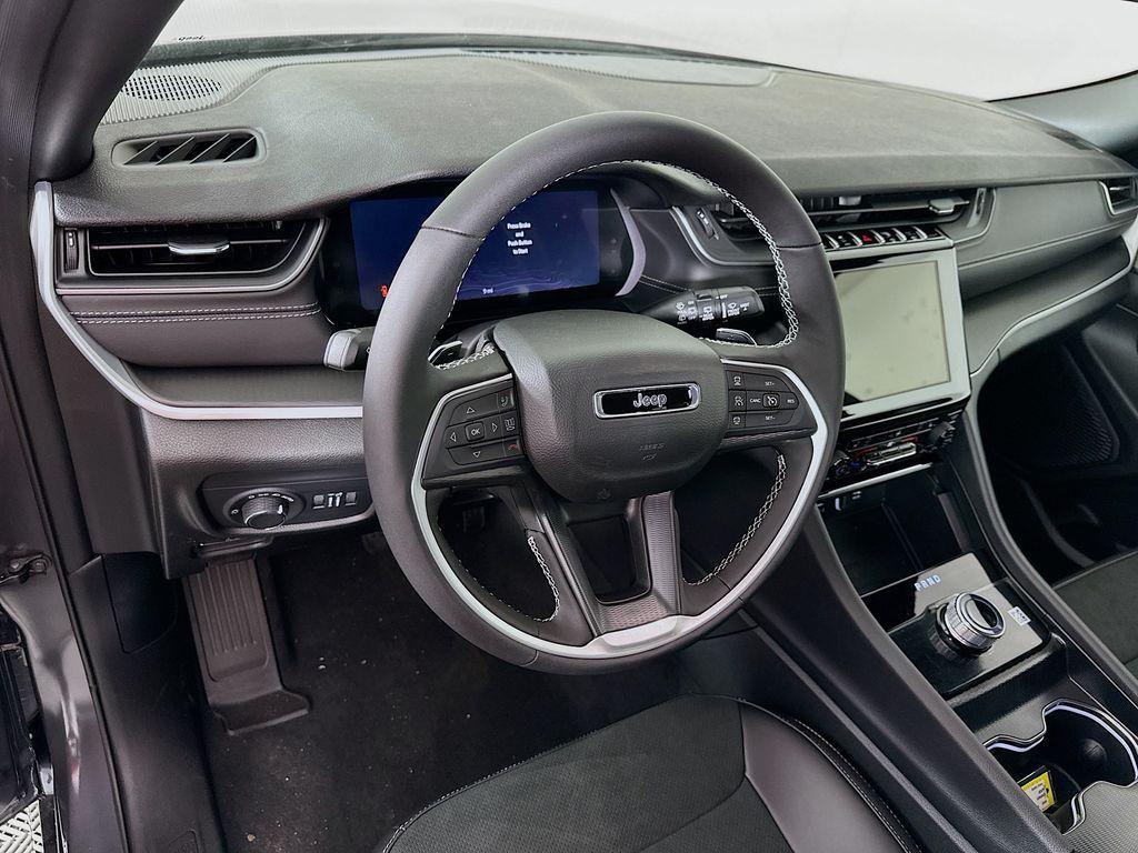 new 2025 Jeep Grand Cherokee car, priced at $41,982