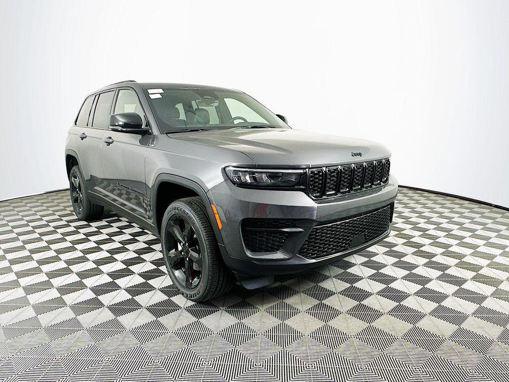 new 2025 Jeep Grand Cherokee car, priced at $41,982