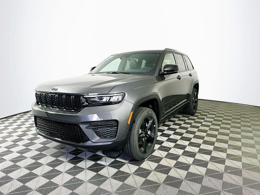 new 2025 Jeep Grand Cherokee car, priced at $41,982