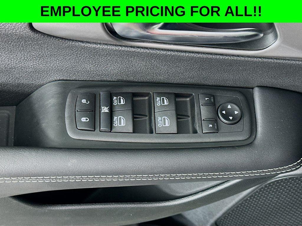 new 2025 Chrysler Pacifica car, priced at $42,020
