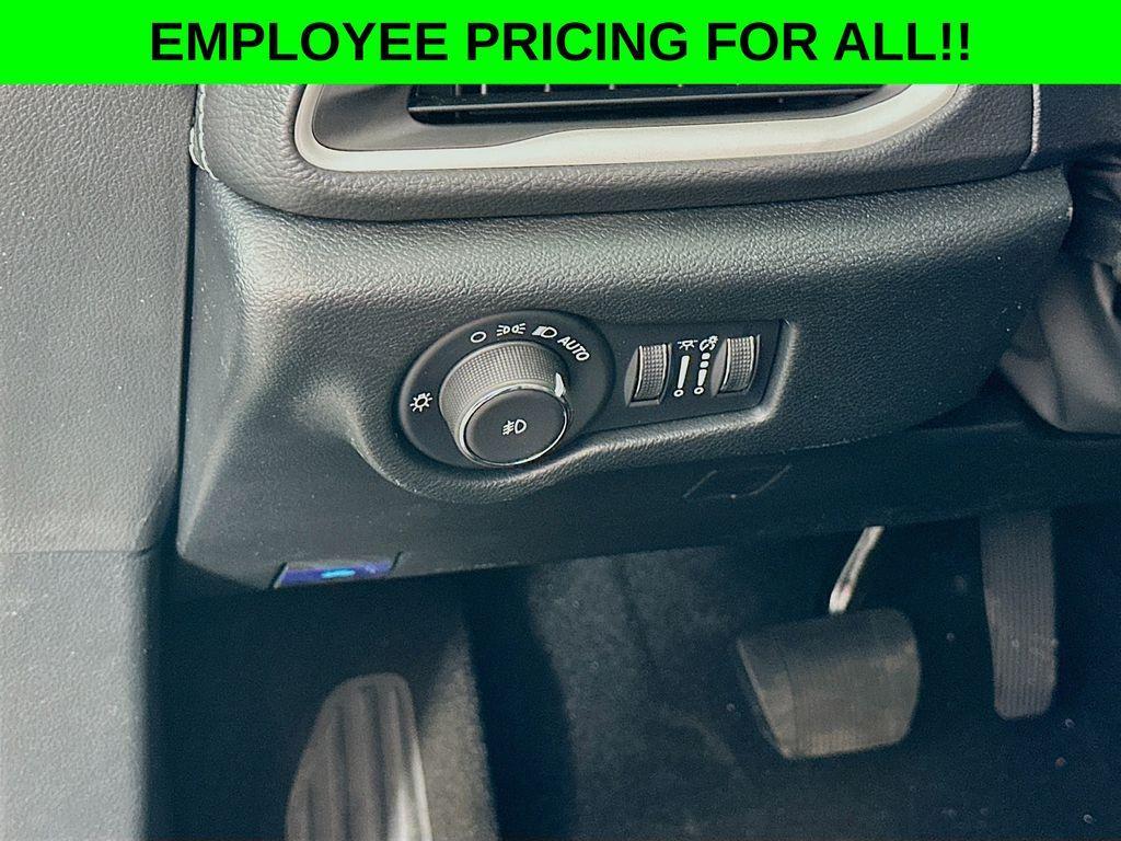 new 2025 Chrysler Pacifica car, priced at $42,020