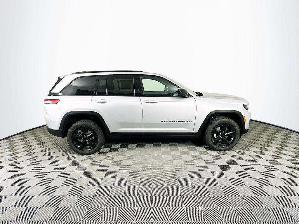 new 2024 Jeep Grand Cherokee car, priced at $39,224