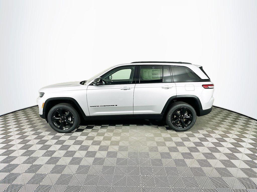 new 2024 Jeep Grand Cherokee car, priced at $39,224