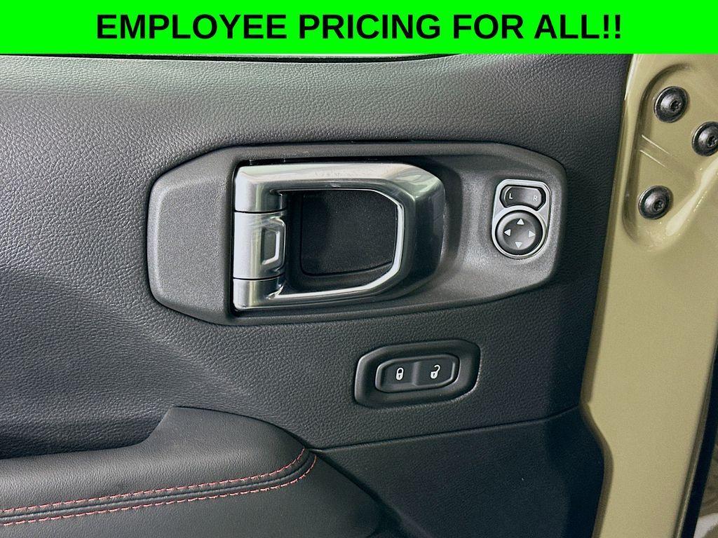 new 2025 Jeep Wrangler car, priced at $62,148