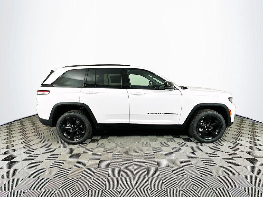 new 2025 Jeep Grand Cherokee car, priced at $43,676