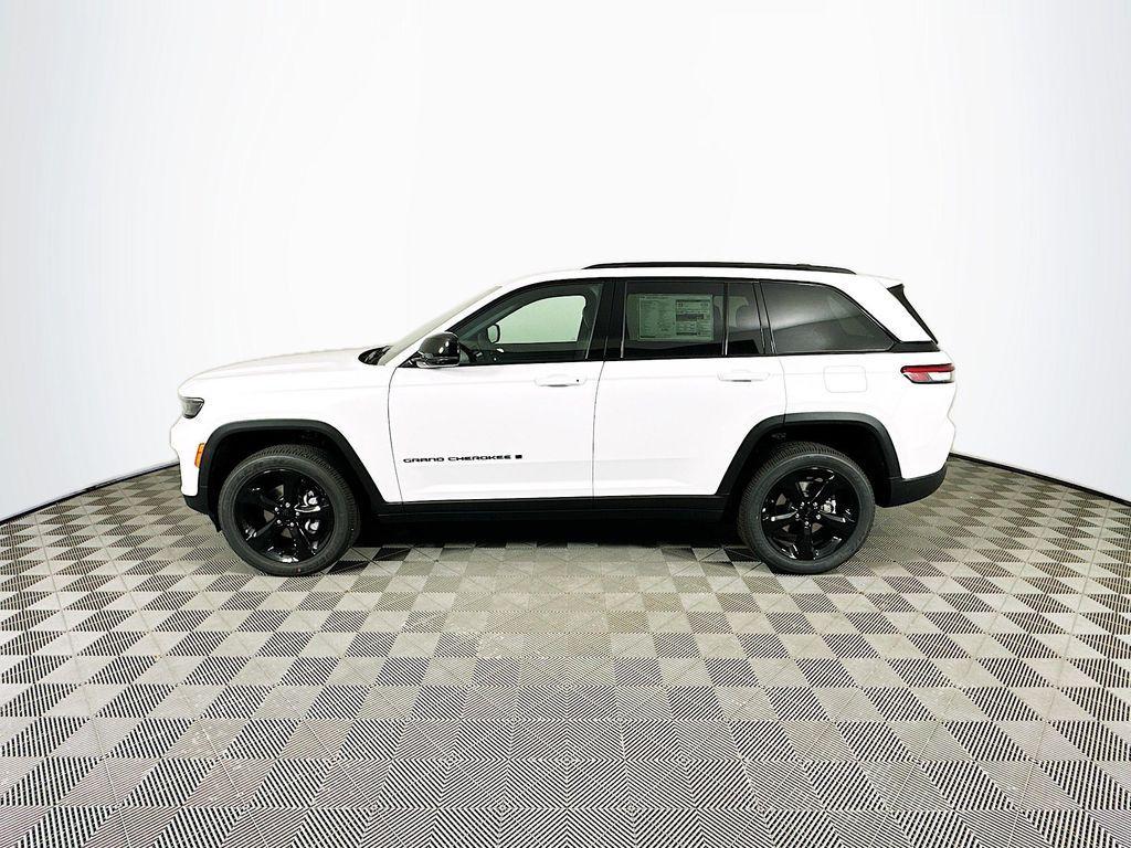 new 2025 Jeep Grand Cherokee car, priced at $43,973