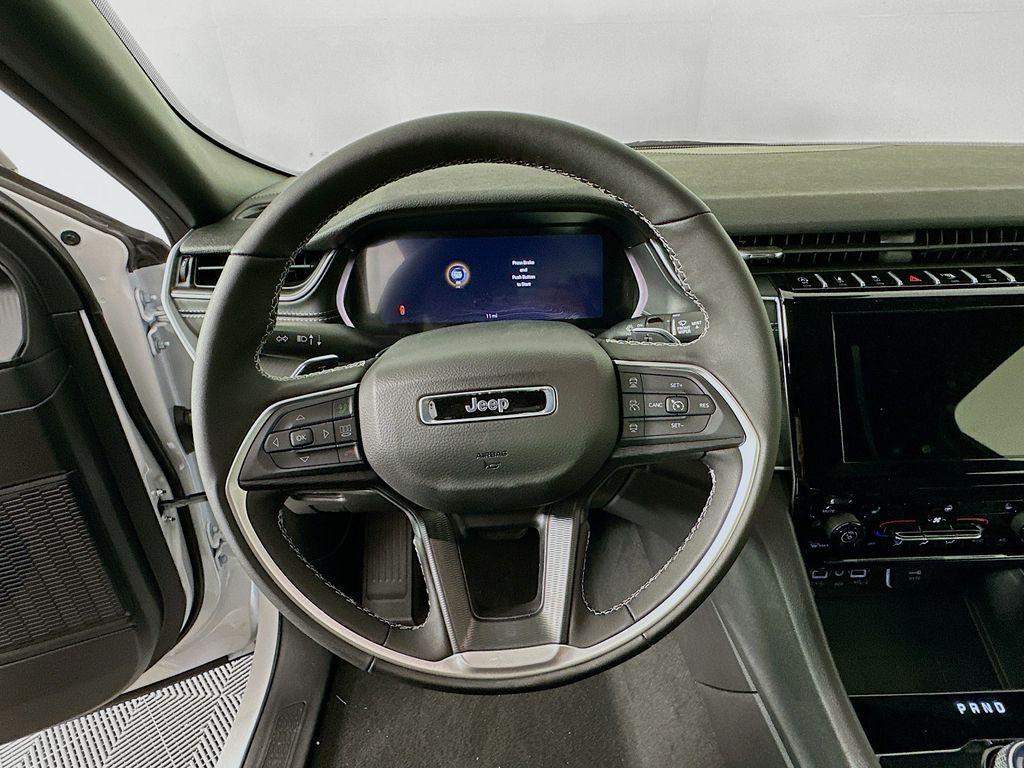 new 2025 Jeep Grand Cherokee car, priced at $43,973