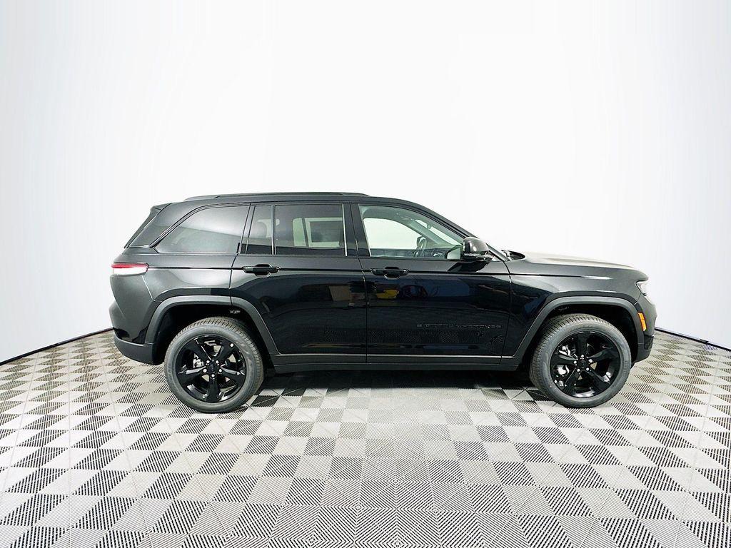 new 2025 Jeep Grand Cherokee car, priced at $45,685