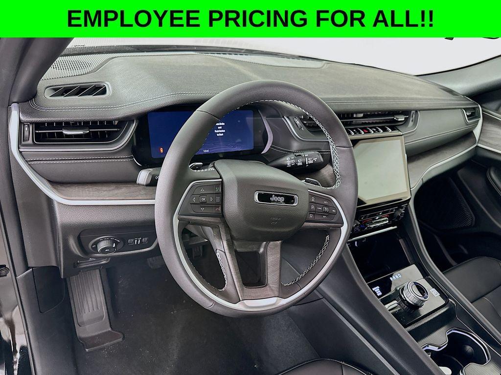 new 2025 Jeep Grand Cherokee car, priced at $45,685